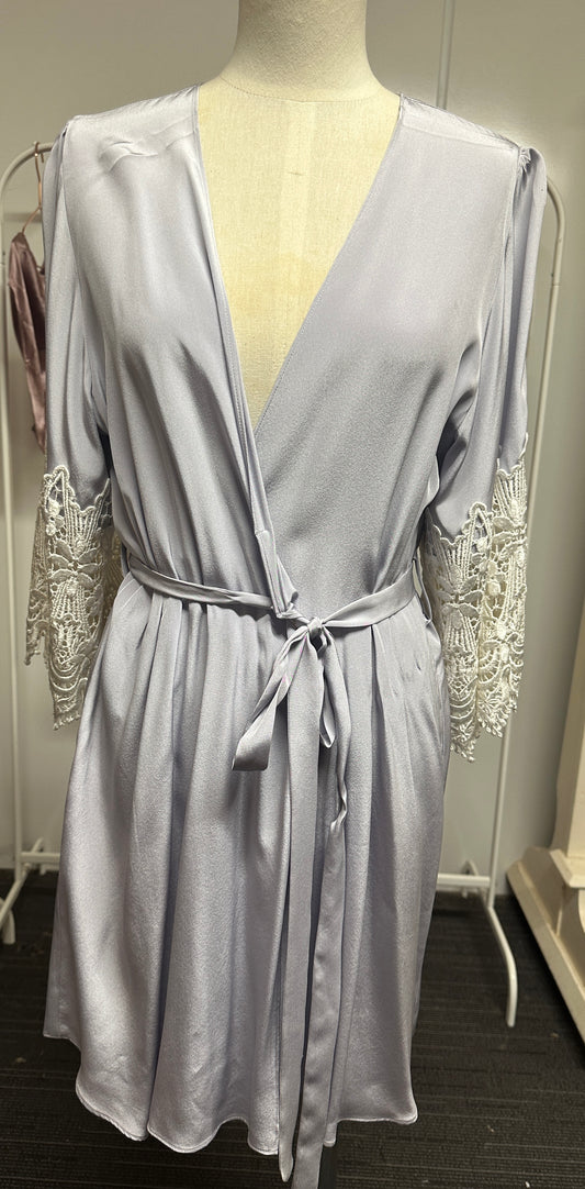 Robe 1 Lavender Sample
